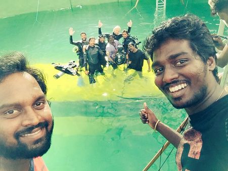 Theri Updates: Ilayathalapathy Vijay Performs A Daring Stunt Under Water!