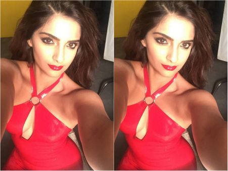 HOLY CAMOLY: This Pic Of Sonam Kapoor Is So Hot, We Bet You Cannot Take Your Eyes Off Her!