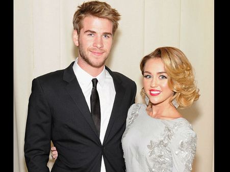 Miley Cyrus & Liam Hemsworth Back Together? Spotted Kissing & Cuddling!