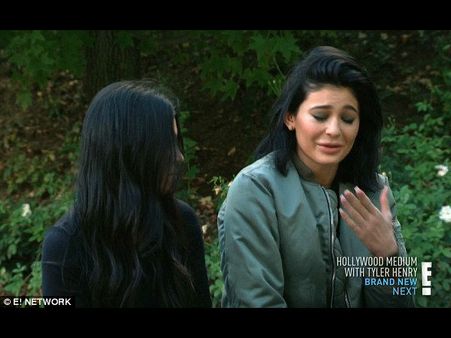 Kylie Jenner Cries Over Tyga: Says, 'I Don't Know What To Do'!