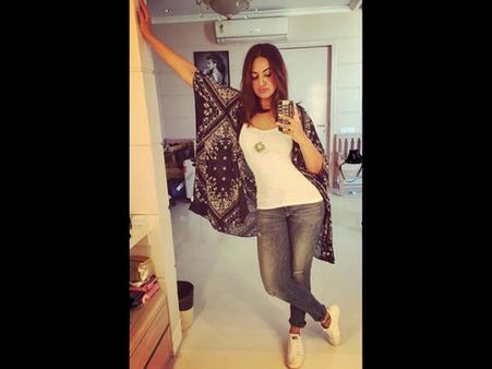 Get Ready To Drool Over The 'Coolest' Selfie Of Sonakshi Sinha!