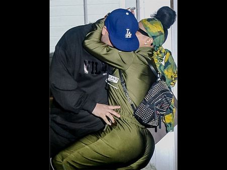Rob Kardashian & Blac Chyna Get Extremely Cozy While Putting Up PDA!