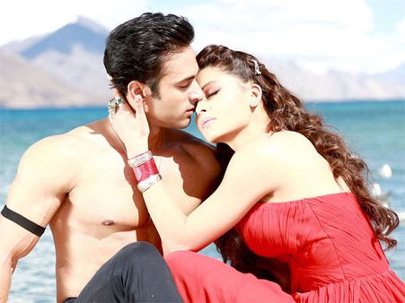 Sanam Re Movie Review By Audience Response: Live Update