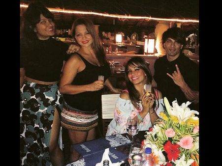 OH MY GOD! Karan Singh Grover's RETURN GIFT To Bipasha Basu Is Too Filmy (GOA PICS INSIDE)