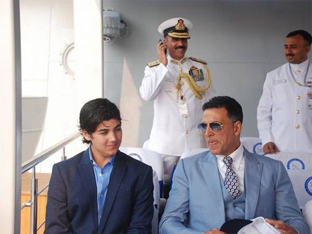 Akshay Kumar With Son Aarav Bhatia Look SUPER DASHING In Matching Outfits