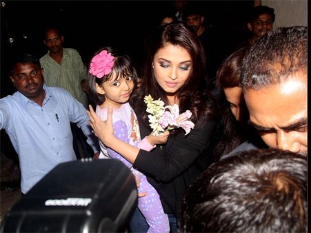 DAMN ADORABLE: Flower Girl Aaradhya Bachchan Is A True Copy Of Aishwarya Rai Bachchan (PICTURES)