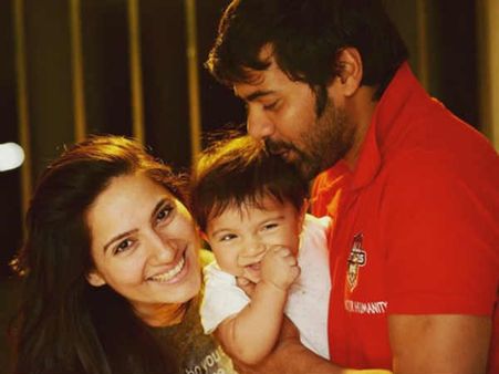 Riteish, Genelia Deshmukh, Arpita Khan & Others Congratulate Shabbir Ahluwalia & Kanchi Kaul
