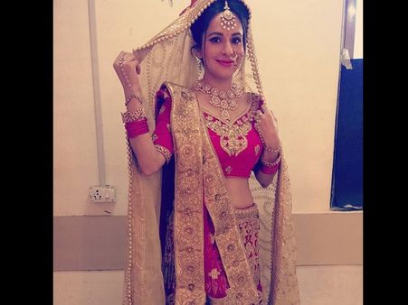 Swaragini’s Kavya Aka Roop Durgapal On A Selfie Spree - Instapics