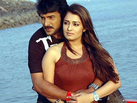 Nikita Thukral To Play Wife Of Upendra In Multi-Starrer 'Mukunda Murari'