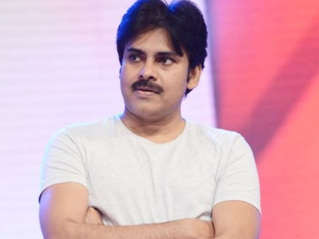 Pawan Kalyan Halts Sardaar Gabbar Singh Shoot, Calls For A Press Meet
