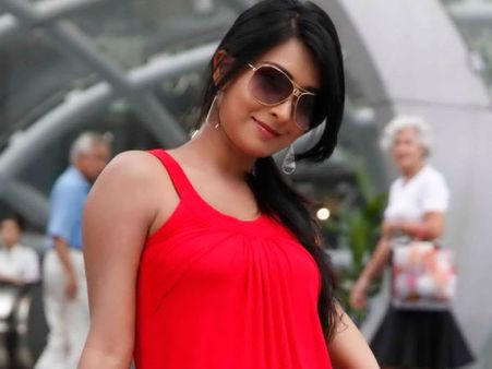 INTERESTING: Radhika Pandit To Try Something New In 'Zoom'!
