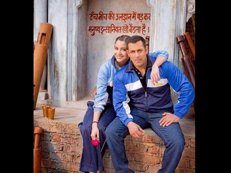 SULTAN FIRST LOOK! Salman Khan-Anushka Sharma Bleed Blue