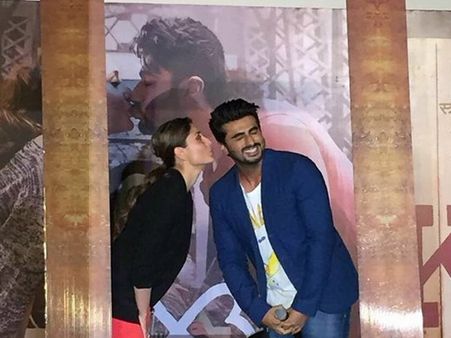 LIVE PICS From Ki And Ka Trailer Launch! Kareena Kapoor & Arjun Kapoor Look So HOT!