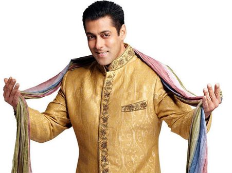 AWW! Salman Khan To Purchase 'Sarees' In Surat For These Gorgeous Ladies!