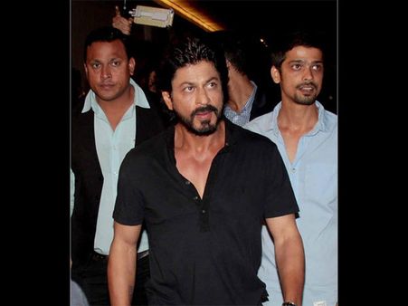 FAN TRAILER LAUNCH: Shahrukh Khan Got SLAPPED By A Woman