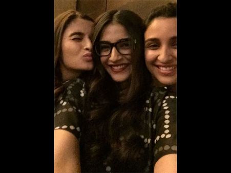 Why Should Boys Have All The fun? Alia Bhatt, Sonam Kapoor & Parineeti Chopra Click A Fun Selfie