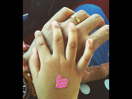 Abhishek Bachchan Posts Aaradhya's Cute Photo; Also Check Out Their Most Beautiful Pics Ever!