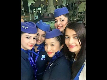 Aishwarya Rai Bachchan's New Selfie With Some Air Hostesses; Also See Her Other Hot Selfies Here!