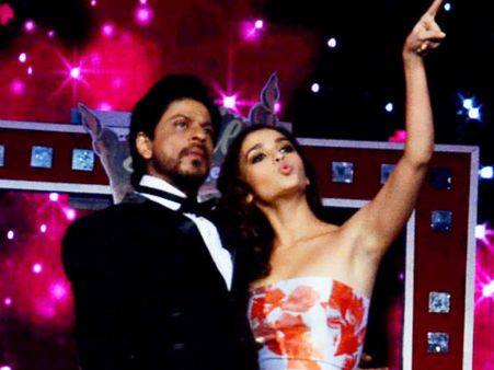 Alia Bhatt Talks About Shahrukh Khan's Personality!