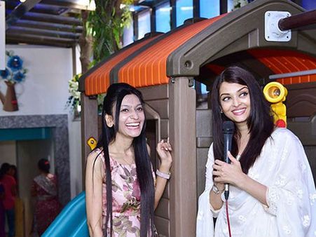 B'ful Pictures! Aishwarya Rai Bachchan Spotted With Aaradhya Bachchan At A Play School Launch!