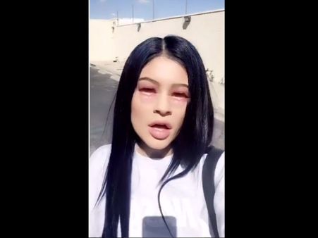 Guess Who Is The Celebrity In This Bizarre Picture!