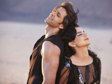 CONFUSED MAN! Hrithik Roshan Wants To Now Patch Up With Kangana Ranaut?