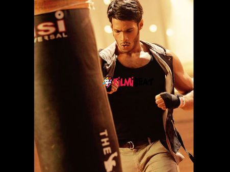 Meet Enthusiastic Nikhil Gowda On The Sets Of 'Jaguar'!