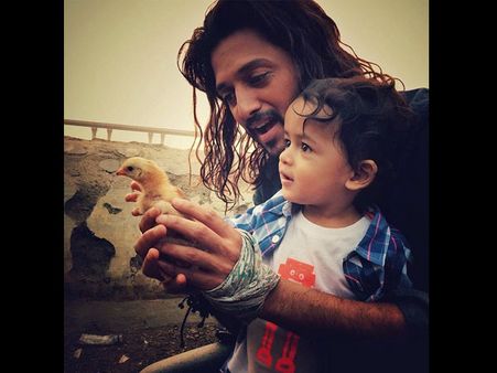 DAMN CUTE: After Aish-Aaradhya, Riteish Deshmukh & Son Riaan's PICS Is Taking The Internet by Storm!