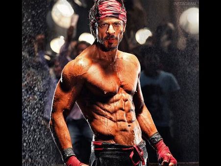 TALK ABOUT LUCK! Shahrukh Khan Just Offered His Fan A Job In Red Chillies Studio!