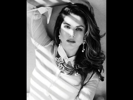 SHOCKING! Sunny Leone Gets Sued For A Whopping Rs 100 Crores!