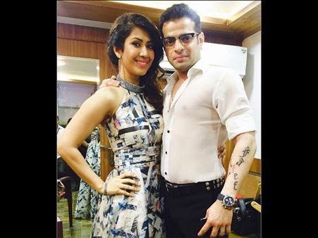 Star Parivaar Awards 2016: Yeh Hai Mohabbatein’s Karan Patel Make His Co-Stars Wait For Long Time!