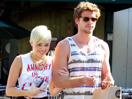 Miley Cyrus Planning A Secret Wedding Behind Liam's Back?