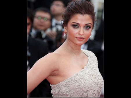 Don't Mess With The Lady! Aishwarya Rai Bachchan's Awesome Reply To Cannes 2016 Fashion Police