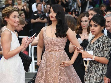 Aishwarya Rai Bachchan Steals The Limelight From Everyone At Cannes 2016, See Pictures