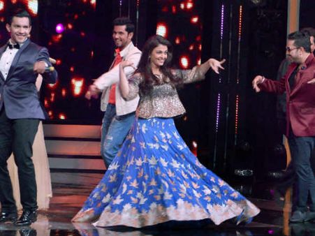 Aishwarya Rai Bachchan & Randeep Hooda Have A Blast On The Sets Of Sa Re Ga Ma Pa!