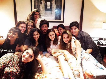 Alia Bhatt Shares A Group Pic With Shahrukh Khan From The Sets Of Gauri Shinde’s Next!