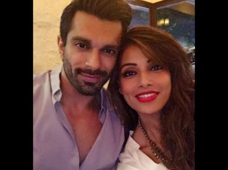 'Love Monkeys' Bipasha Basu & Karan Singh Grover Spotted On A Dinner Date [Pictures]