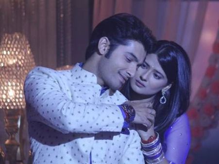 Pawan Gets Trapped In His Own Plan; His Relation With Saloni Gets Revealed!