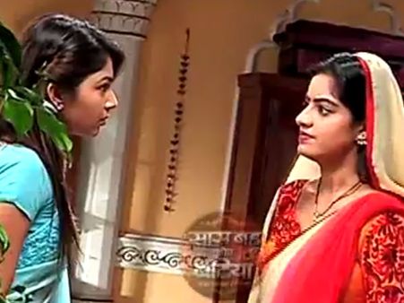 Diya Aur Baati Hum Spoiler: Sandhya Gets To Know Purvi's Reality; Solves The Matter!
