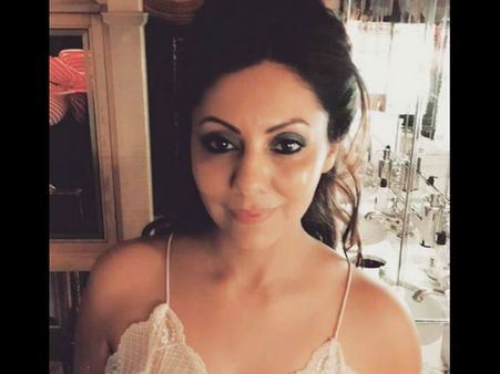 Gauri Khan's Fresh Picture From London! Shahrukh Khan's Wife Can't Look Any Better!