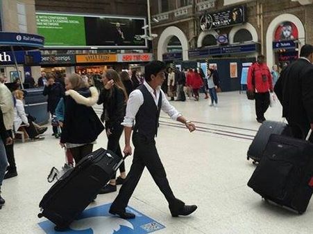 London Diaries! Shahrukh & Gauri Khan Spotted Together At DDLJ Location [Pictures]