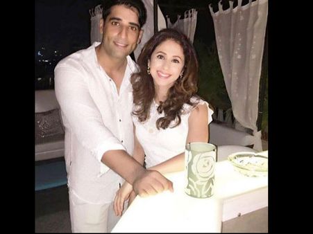 New Pictures! Urmila Matondkar Spotted On A Romantic Date With Hubby; Looks Angelic!