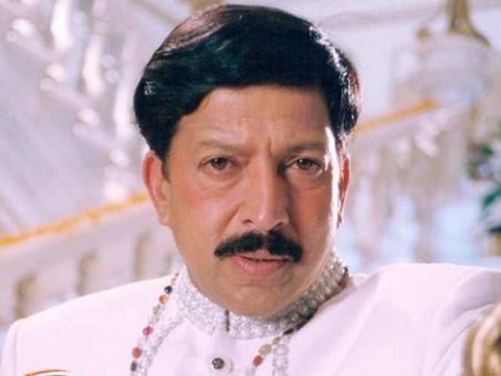 Over 100 Crew Members Of 'Nagarahaavu' Pay Tribute To Vishnuvardhan