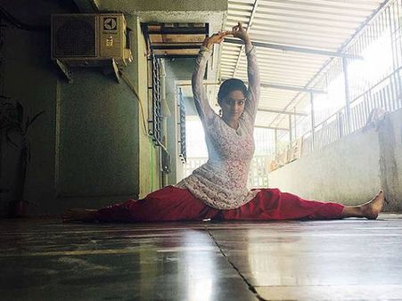 Deepika Singh's Rigorous Yoga Session Gives Us Major Fitness Goals! [PICS]