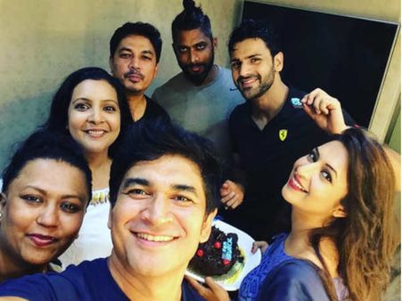 How Adorable! Divyanka Tripathi Turns Poet For Vivek Dahiya At Her Pre-Wedding Party! [PICS]