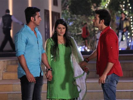 Kasam Spoiler Alert: Here's How Rishi Will Expose Pawan And Saloni's Relationship!