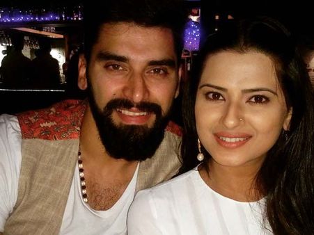 Picture Perfect! 15 Candid Pics Of The Couple Nikitin Dheer & Kratika Sengar You Can't Miss!