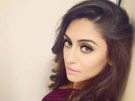 Really? Krystle D'Souza, The New Tanu Opposite Sharad Malhotra In Kasam?