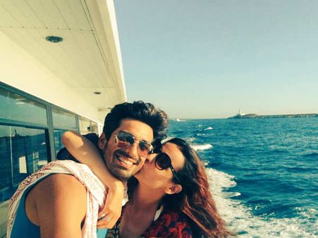 Look Whom Sanaya Irani & Mohit Sehgal Met In Spain