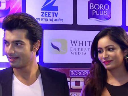 Sharad Malhotra Makes His Debut Public Appearance With Girlfriend Pooja Bisht! [PICS]